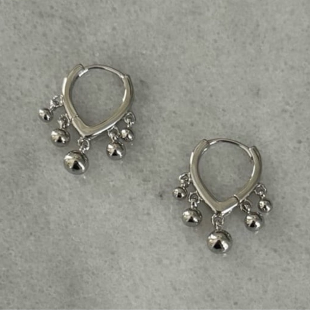 Sterling Silver Triangle Beaded Fringe Hoop Earrings
Brand New - Picture 4 of 4